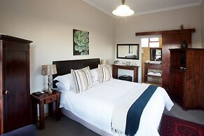 Sea Whisper Guest House & Self Catering