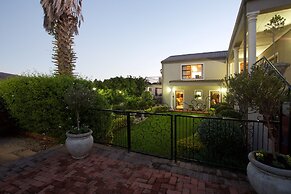 Sea Whisper Guest House & Self Catering