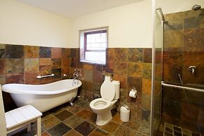 Sea Whisper Guest House & Self Catering