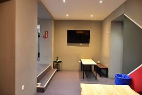 Zorbas Hotel - Hostel