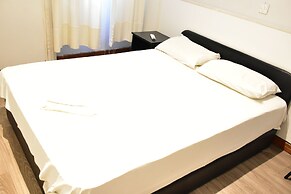 Zorbas Hotel - Hostel