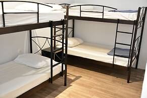 Zorbas Hotel - Hostel