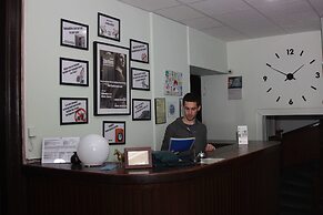 Zorbas Hotel - Hostel