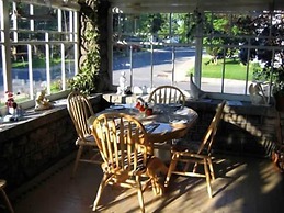 The Colonel's Inn
