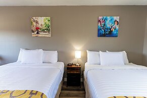 Hinton Highway Inn