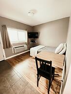 Hinton Highway Inn
