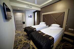 Exclusive Hotel & More