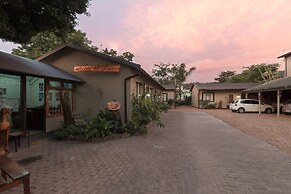 Inyathi Guest Lodge & Self Catering Chalets