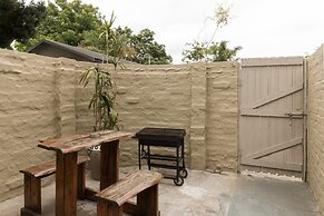 Inyathi Guest Lodge & Self Catering Chalets