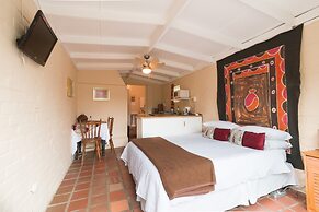 Inyathi Guest Lodge & Self Catering Chalets