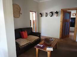Inyathi Guest Lodge & Self Catering Chalets