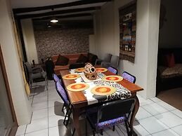 Inyathi Guest Lodge & Self Catering Chalets