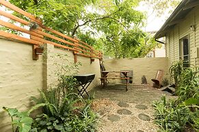 Inyathi Guest Lodge & Self Catering Chalets