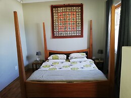 Inyathi Guest Lodge & Self Catering Chalets