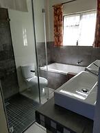 Inyathi Guest Lodge & Self Catering Chalets
