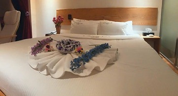 Lavilla Hotel