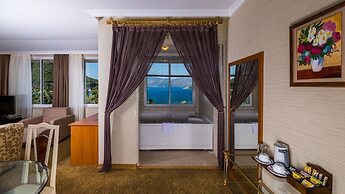 L’ETOILE BEACH HOTEL