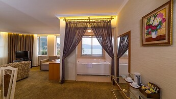 L’ETOILE BEACH HOTEL