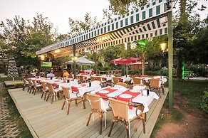 L’ETOILE BEACH HOTEL
