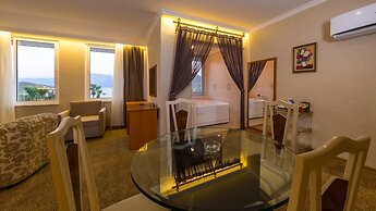 L’ETOILE BEACH HOTEL