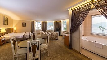 L’ETOILE BEACH HOTEL