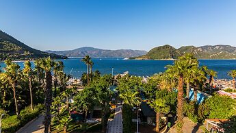 L’ETOILE BEACH HOTEL