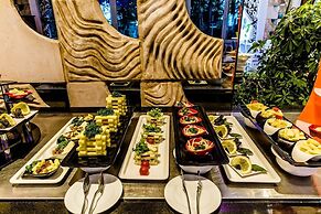 L’ETOILE BEACH HOTEL