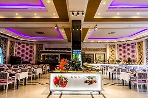 L’ETOILE BEACH HOTEL