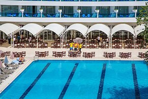 L’ETOILE BEACH HOTEL