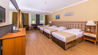 L’ETOILE BEACH HOTEL
