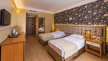 L’ETOILE BEACH HOTEL