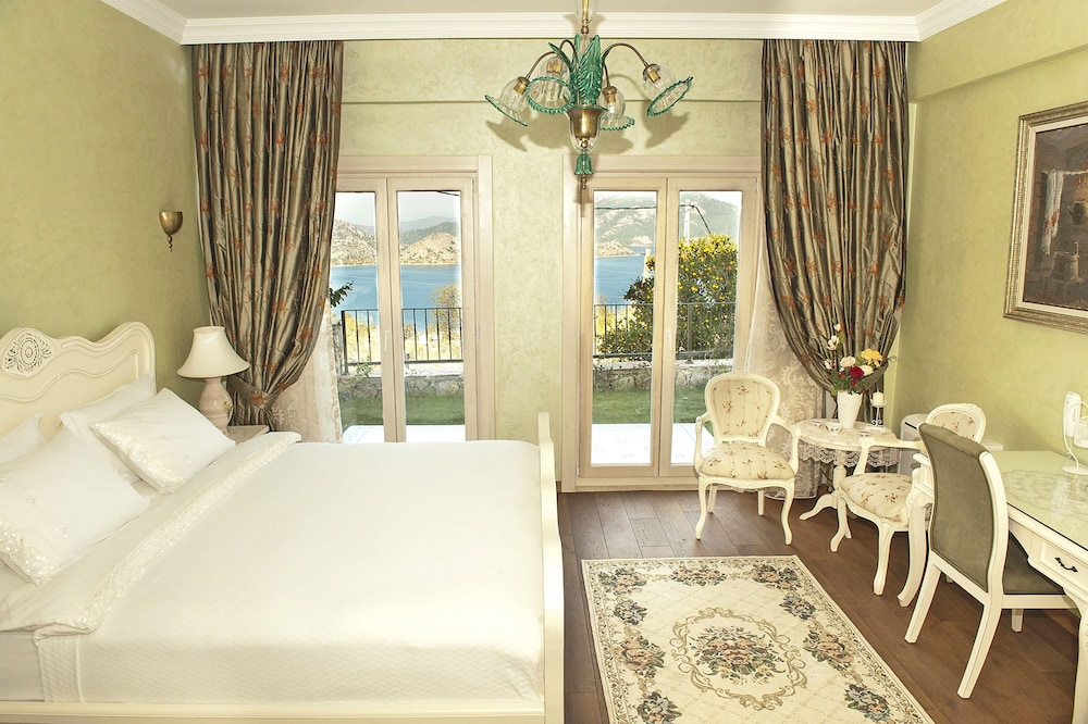 Swan Lake Boutique Hotel - Adults Only