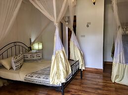 Ahadi Lodge