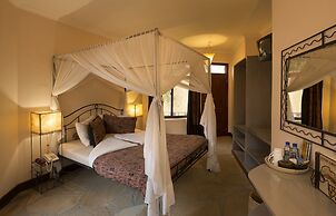 Ahadi Lodge