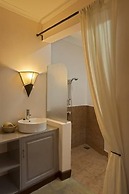 Ahadi Lodge