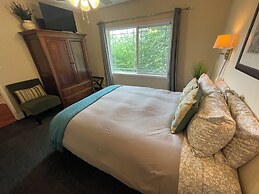 Arctic Fox Inn