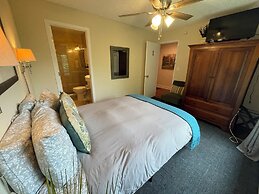 Arctic Fox Inn