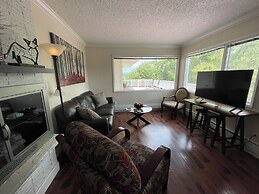 Arctic Fox Inn