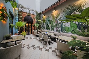 Ayramin Deluxe Hotel