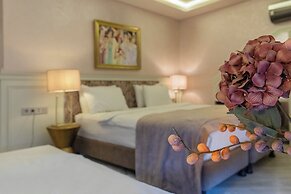Ayramin Deluxe Hotel