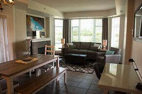 Sunset Waterfront Resort by DKRA