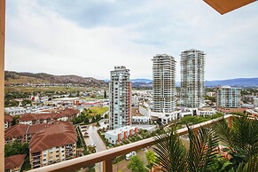 Sunset Waterfront Resort by DKRA