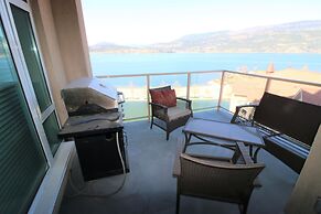 Sunset Waterfront Resort by DKRA