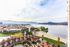 Sunset Waterfront Resort by DKRA
