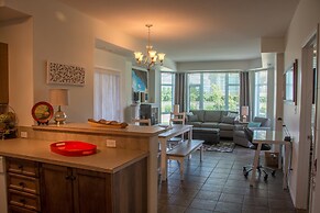 Sunset Waterfront Resort by DKRA