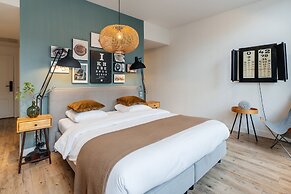 Eye Hotel