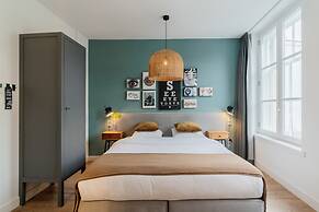 Eye Hotel
