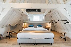 Eye Hotel