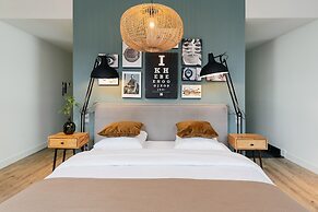 Eye Hotel