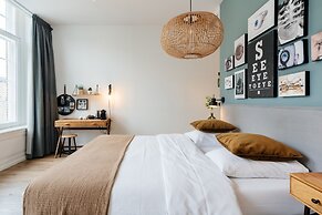 Eye Hotel